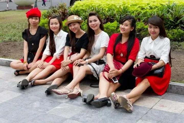 Blouse tay phồng quá đà: Tay phồng quá to dễ khiến tổng thể trông nặng nề, thay vào
