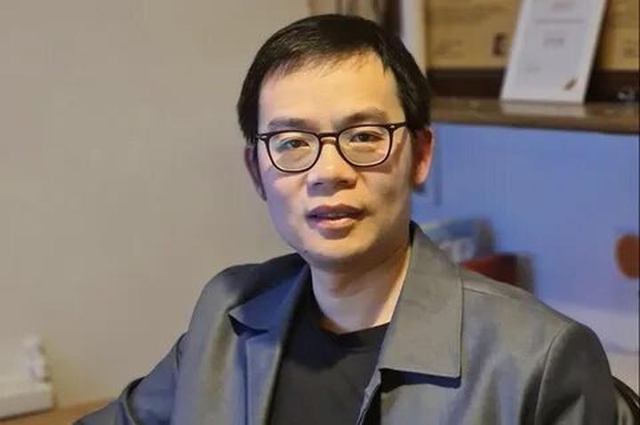 Huang Yoyo: Shop này dựa trên thiết kế basic, nhưng lại trẻ trung và phong cách.
